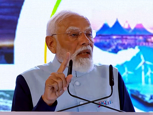 मोदी बोले-राजकोट को मिनी जापान बताने पर मेरा मजाक उड़ा:  आज 2.50 लाख छोटे बिजनेस, यहां स्क्रू ड्राइवर से रॉकेट तक के पार्ट्स बनते हैं