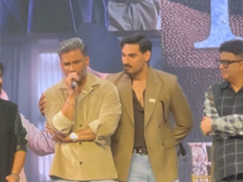 बॉर्डर 2 के इवेंट में इमोशनल हुए सुनील शेट्टी:  बेटे अहान के संघर्ष पर बोले- उसने बहुत कुछ झेला है