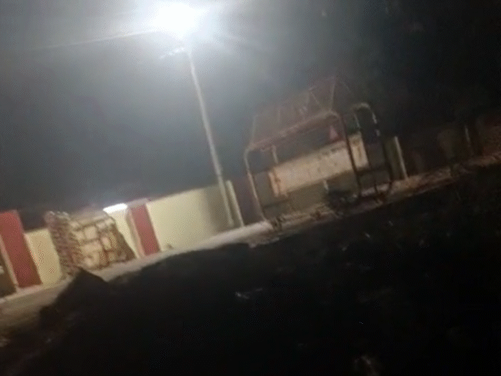 बजरी माफिया से मिलीभगत में ASI समेत 5 पुलिसकर्मी सस्पेंड:  थाने के सामने ट्रैक्टर-ट्रॉली चेक नहीं करते थे, गांव वालों ने VIDEO बनाकर SP को दिया – Tonk News