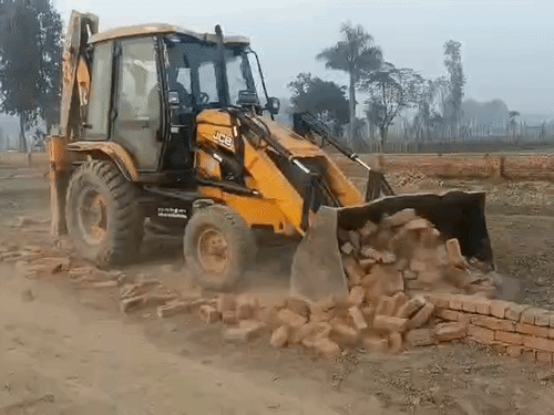HRDA Demolishes Illegal Colony in Roorkee | Police Force Deployed