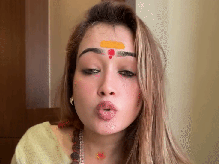 हर्षा रिछारिया का धर्म से मोहभंग: क्या उठाए गए चरित्र पर सवाल? | धर्म Harsha Richhariya Leaves Religious Path news image