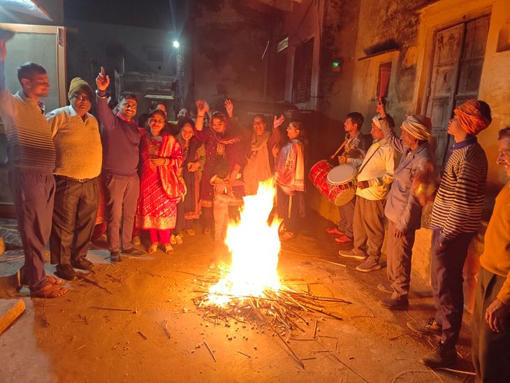 Nadbai Lohri Celebration: Punjabi Colony Dances to DJ & Dhol, Shares Prasad