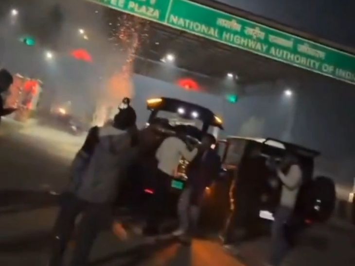 Luxury Cars Birthday Bash Viral Video | Balaini Toll Plaza Youth Chaos