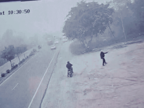 लग्जरी कार शोरूम पर फायरिंग मामले में पहली गिरफ्तारी:  गुरुग्राम से आरोपी नवीन देसवाल पुलिस ने पकड़ा,जल्द जांच टीम करेगी खुलासा – Ludhiana News