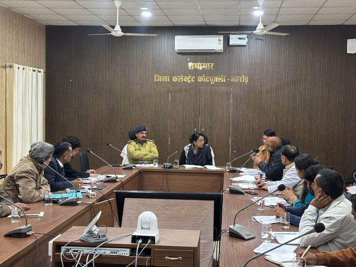 कोटपूतली में जिला सड़क सुरक्षा समिति की बैठक:  अवैध कट्स, ओवरलोड वाहन, आवारा पशु और अतिक्रमण पर चर्चा – Kotputli-Behror News