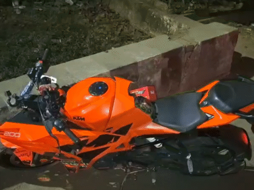 धनबाद के एलसी रोड पर बाइक रेस बनी आफत:  आपस में टकराईं तीन बाइक, आठ यंगस्टर्स घायल, चार की हालत हुई गंभीर – Dhanbad News