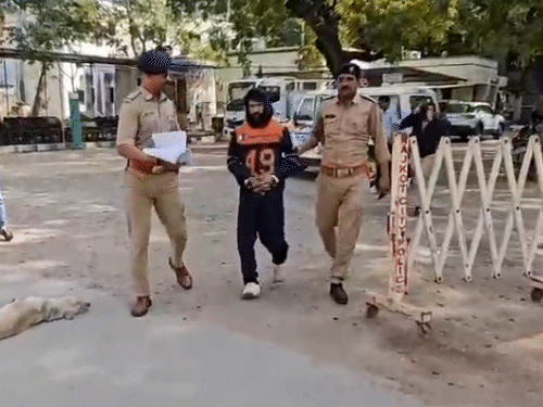 7 वर्षीय मासूम के दुष्कर्मी को फांसी की सजा:  43वें दिन कोर्ट ने सुनाई सजा, आरोपी ने मासूम के प्राइवेट पार्ट में डाल दी थी रॉड – Gujarat News