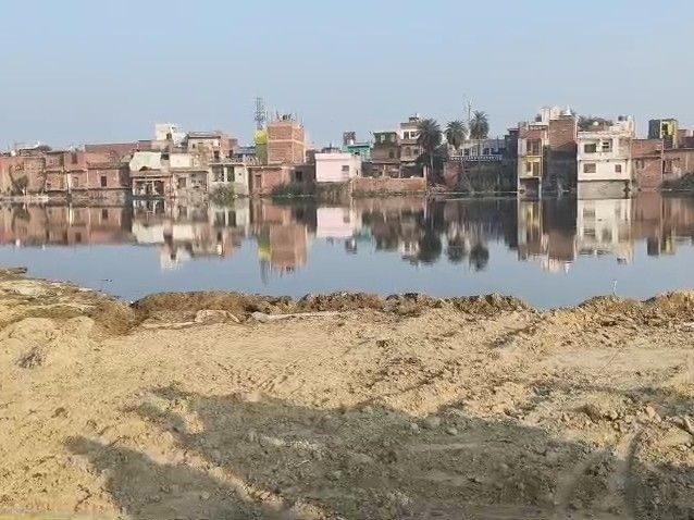 Mainpuri Raja Ka Lal Talab Encroachment Demolished by Bulldozers ...