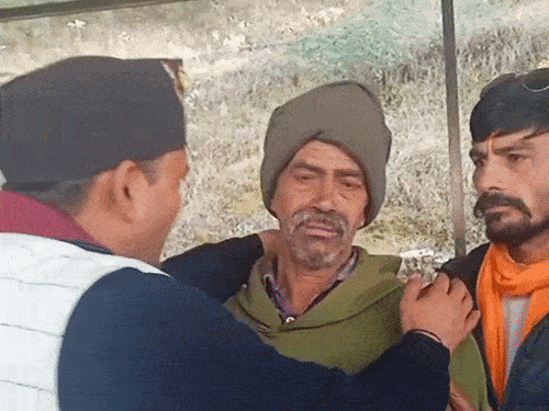 सख्त भू कानून के बावजूद अल्मोड़ा में बिक रही जमीन:  ग्रामीणों का दावा- बिचौलिए जमीन खरीदकर 20 गुना ज्यादा रेट में बेच रहे – Almora News