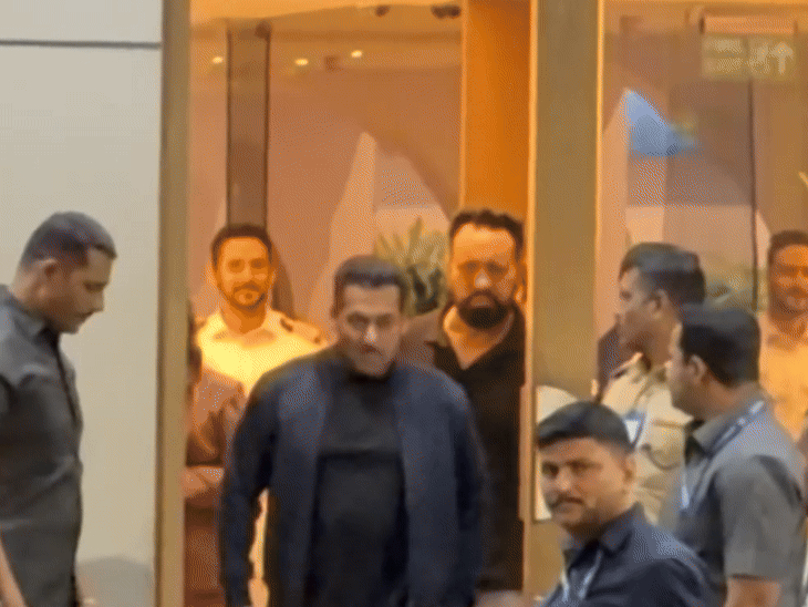 टाइट सिक्योरिटी के साथ एयरपोर्ट से निकले सलमान खान:  बेटे युग का टिफिन थामे दिखे अजय देवगन, सोनू निगम ने पैपराजी को पोज देते हुए की मस्ती