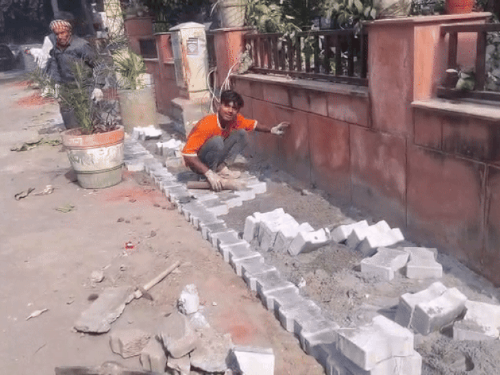 Agra Nagar Nigam Rebuilds Intact Footpath | Mayors Past Displeasure