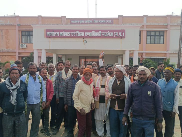 मऊगंज में प्रजापति समाज पोर्टल से गायब: हजारों छात्रों का भविष्य अधर में, राज्यपाल के नाम कलेक्टर को सौंपा ... - Dainik Bhaskar