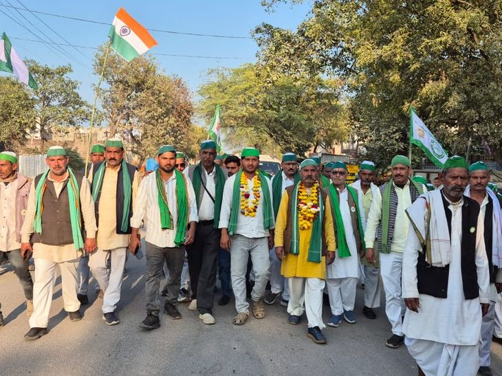 Mau Rani Pur Farmer Unity March Honored | Village City Welcome
