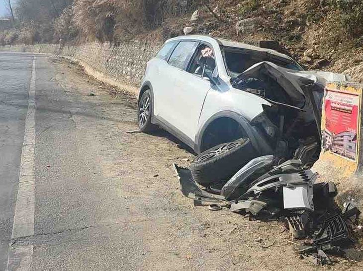 कुल्लू एक्सीडेंट में दिल्ली के 3 पर्यटकों की मौत:3 को गंभीर चोटें, मृतकों में 5 साल के बच्चे समेत 2 महिलाएं शामिल- INA NEWS