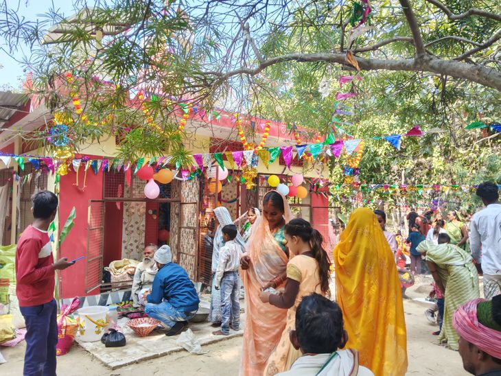 Sant Kabir Nagar Fair: Devotees Flock to Van Sapti Maa Temple on Basant ...