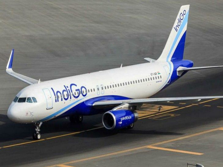 दिल्ली-पुणे इंडिगो फ्लाइट को बम से उड़ाने की धमकी:टॉयलेट में हाथ से लिखा नोट मिला, 5 दिन में दूसरी घटना- INA NEWS