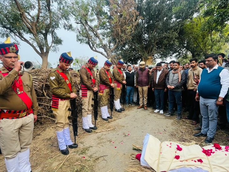 Kanpur Police Constable Phool Singh Dies Suddenly in Village