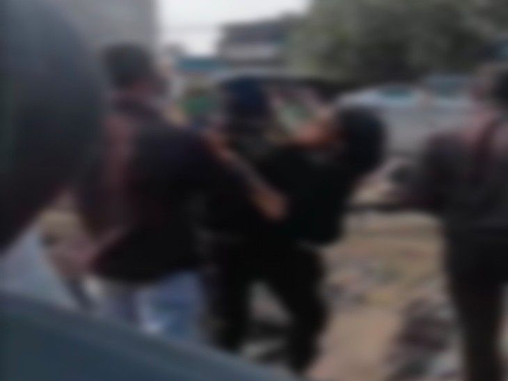 Shahjahanpur Restaurant Couple Jump | FIR Against Eight