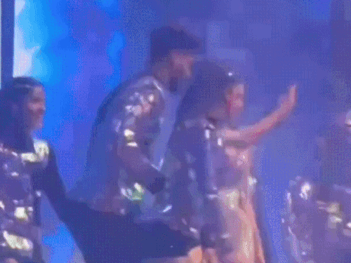 करनाल में मौनी रॉय से बदसलूकी! अभिनेत्री ने दिखाई उंगली, मचा हंगामा Mouni Roy Harassment Controversy news image