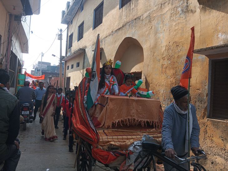 Bilsanda Republic Day: Patriotic Procession by Children | Saraswati ...
