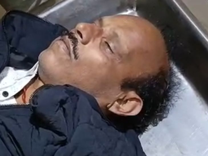 सतना : कलेक्ट्रेट में कुर्सी पर बैठे-बैठे कर्मचारी की हार्ट अटैक से मौत