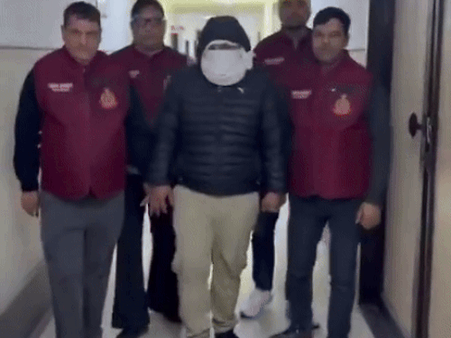 गुरुग्राम टोल प्लाजा पर फरारी काट रहा था गैंगस्टर:मर्डर, लूट और रेप के 20 से ज्यादा केस; पहचान छिपाकर नौकरी करता रहा- INA NEWS