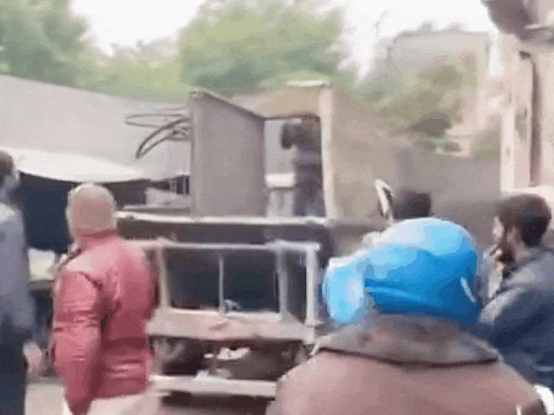 सड़क घेरकर बैठे दुकानदारों में मचा हड़कंप:  सब्जी मंडी क्षेत्र से हटाया अतिक्रमण; परिषद ने दी चेतावनी— सीमा लांघी तो सामान होगा जब्त और लगेगा भारी जुर्माना – Jhunjhunu News