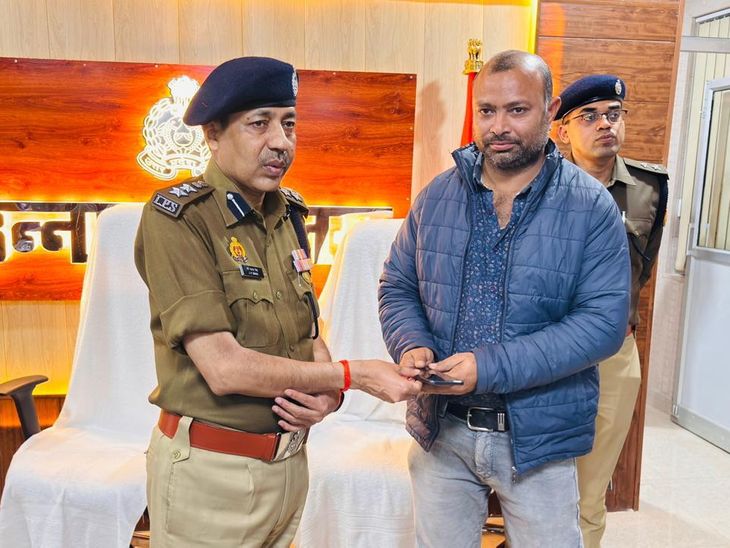 Unnav Police Recover 101 Lost Mobiles Worth ₹21 Lakh