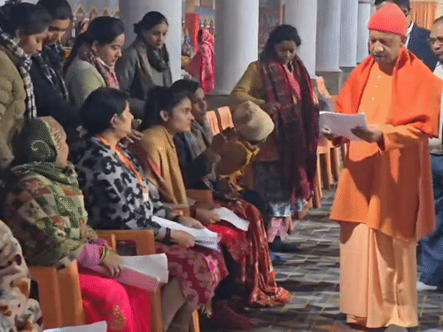 Gorakhpur: CM Yogi Orders Strict Action Against Land Mafia, Resolves ...