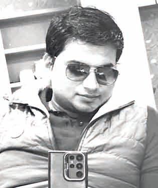 Cameraman Suraj makes videos of Suraj and his brother Uday and posts ...