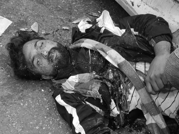 ट्रक की टक्कर से कार के परखच्चे उड़े…चार की मौत:  बुरी तरह फंसे शव, क्रेन की मदद से निकाला; ग्वालियर में घने कोहरे के कारण हादसा – Gwalior News