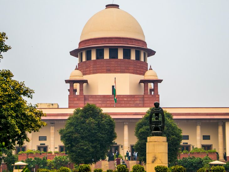 सुप्रीम कोर्ट बोला-हर स्कूल में लड़कियों को सैनेटरी पैड मिले:लड़के-लड़कियों के अलग टॉयलेट हों; नियम का उल्लंघन करने पर स्कूल की मान्यता रद्द होगी- INA NEWS