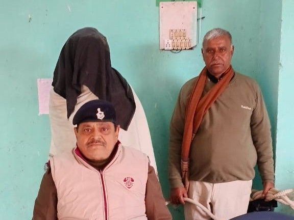 कोंच में शराब तस्कर-वारंटी गिरफ्तार:  पुलिस ने अलग-अलग मामलों में की कार्रवाई, कोर्ट ने जेल भेजा – Gaya News