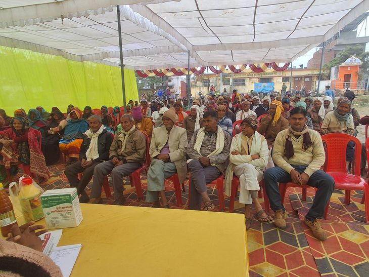 Marhra Block Chief Ravi Verma, Bunti Rajput Inaugurate Mirhachi Farmer Fair