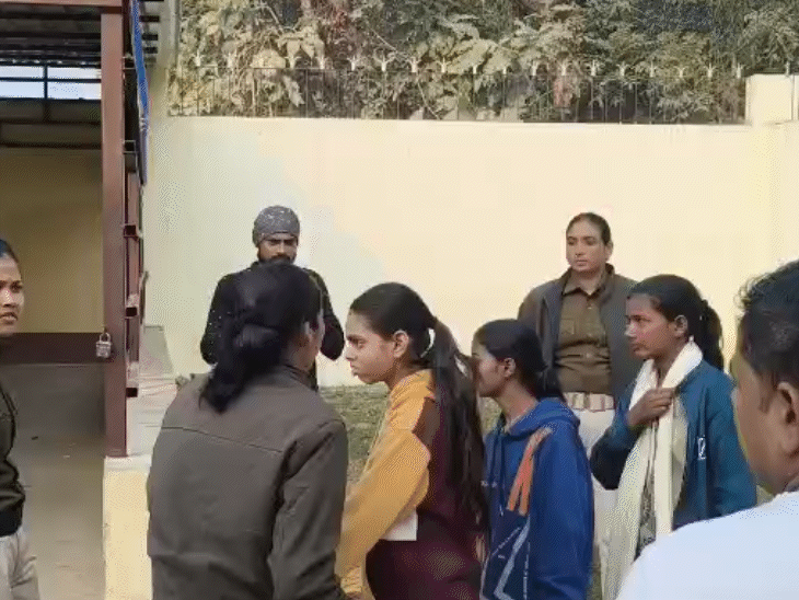 भागलपुर में इंटरमीडिएट एग्जाम का दूसरा दिन:  चेकिंग के बाद छात्रों को दी गई एंट्री, CCTV से निगरानी; पहली पाली में मैथ्स की परीक्षा – Bhagalpur News