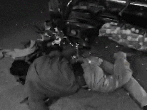 चतरा में यात्री बस ने बाइक सवारों को रौंदा:  युवक की मौके पर मौत, साथी गंभीर, घर लौटते समय हुआ हादसा – koderma News