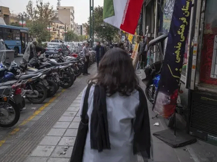 अमेरिकी नागरिकों को तुरंत ईरान छोड़ने की चेतावनी:  वर्चुअल एंबेसी बोली- मदद का इंतजार न करें, खुद निकलें; ओमान में परमाणु मुद्दे पर आज बातचीत