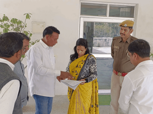 बाजौर स्कूल ग्राउंड की जमीन आवंटन निरस्त करने का विरोध:  ग्रामीण बोले- प्रशासन निर्णय युवाओं-खेलों के खिलाफ, जिला कलेक्टर को दिया ज्ञापन – Sikar News