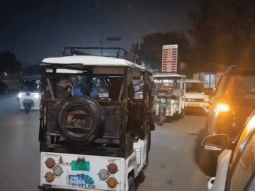 Ayodhya.The e-rickshaw drivers' union decided to call off their strike,
