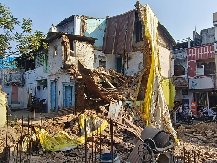 Ratlam Wall Collapse Accident | Labourer Buried in Debris