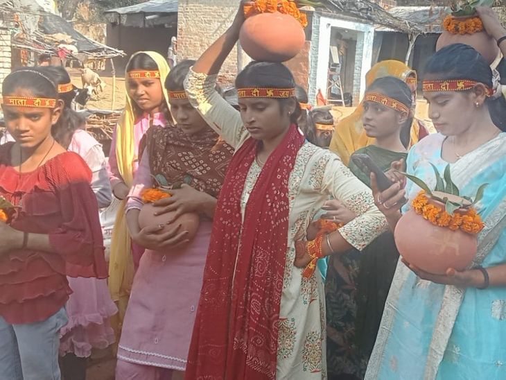 Ramau Bhagwat Katha Inauguration by Dinesh Mishra; Kalash Yatra by Women