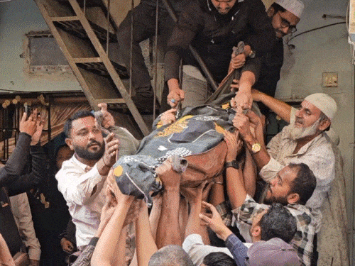 गीजर की गैस से पति-पत्नी और बेटे की मौत:  कार्बन मोनो ऑक्साइड गैस से गई जान, चार दिन पहले सऊदी से सूरत लौटा था परिवार – Gujarat News