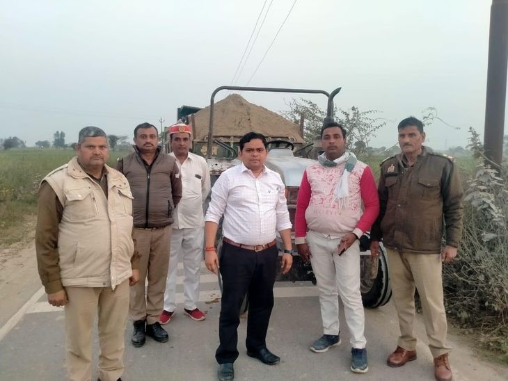 Chata Tehsil Majhoi Village Illegal Mining | Tractor Seized Driver Arrested