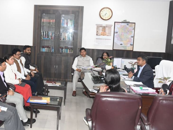 Prayagraj Anti-Bhumiya Task Force Meeting | DM Orders Strict Action ...