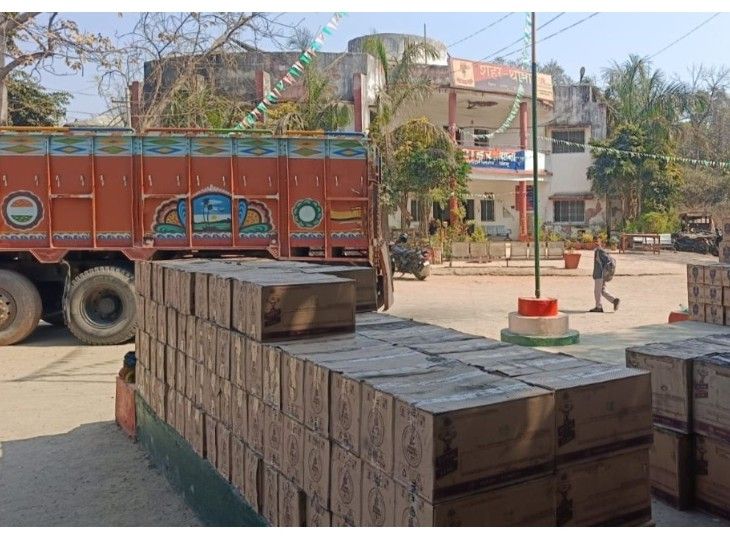 पलामू में 80 लाख की शराब जब्त:पंजाब से लाकर निकाय चुनाव में खपाने की थी तैयारी, तीन गिरफ्तार