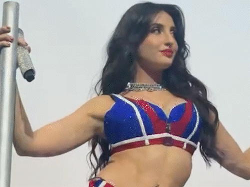 নোরা ফাতেহি ইতিহাস সৃষ্টি করেছেন: ফিফা বিশ্বকাপ 2022 এবং T20 বিশ্বকাপ 2026-এ পারফর্ম করে আন্তর্জাতিক মঞ্চে তিনি প্রথম বলিউড তারকা হয়েছিলেন।