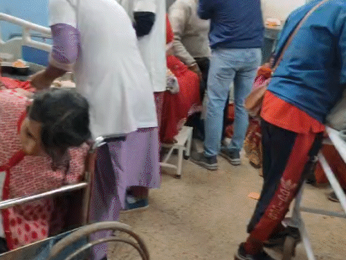 गुमला के टांगीनाथ से लौट रही बस पलटी,2 की मौत:  हादसे में 5 साल के मासूम और महिला की गई जान; 40 से अधिक घायल – Gumla News