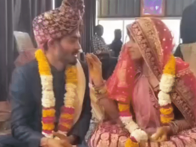 झाबुआ में प्रेमी-प्रेमिका ने घर से भाग की शादी:  लड़की वालों ने लड़के के घर में की तोड़फोड़, सोना-चांदी सहित 10 लाख का माल लूट ले गए – Jhabua News