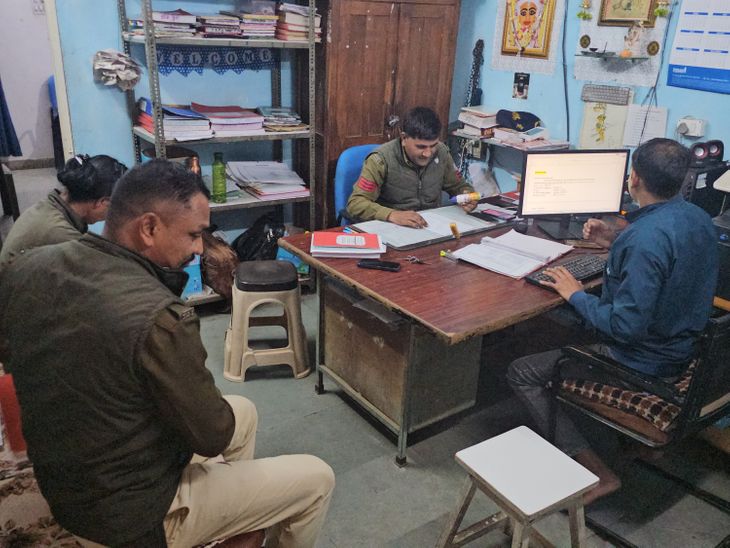 लाखों के आभूषण चोरी पर तीन युवक हिरासत में:  पांच से अधिक व्यापारियों के जेवर खरीद का आरोप; पुलिस कर रही पूछताछ – shajapur (MP) News