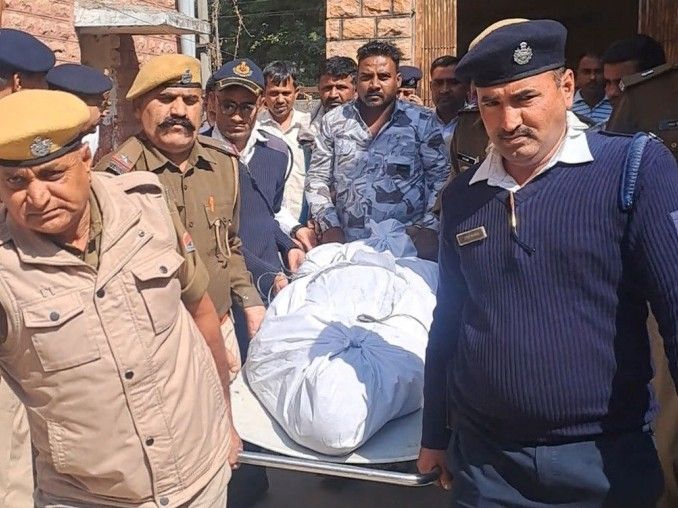 कांस्टेबल को दी अंतिम सलामी, कई पुलिसकर्मियों की आंखें नम:  ढाबे पर बाजरे की रोटी-सब्जी खाने रूके थे, नहीं मिली तो कांस्टेबल FSL वैन में बैठ रहा था, तभी ट्रक ने मारी टक्कर, मौत – Pali (Marwar) News